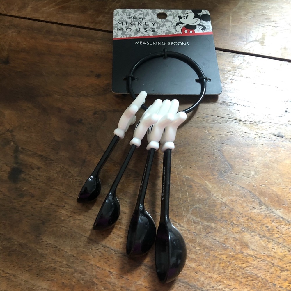 Mickey Mouse glove measuring spoons